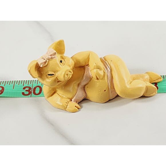 Bikini Pig On The Beach Figurine Piglet Piggy 3 1/4" Resin 90s Pig Lover Vintage - Picture 12 of 12